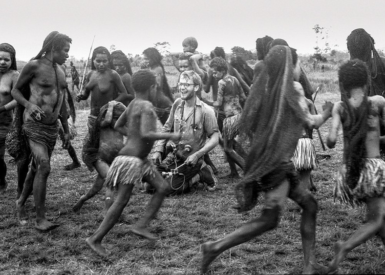 Michael Rockefeller durante il suo primo viaggio in Nuova Guinea nel maggio 1960.
