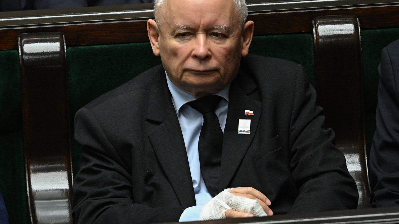 Kontuzjowany Jarosław Kaczyński. Wiadomo, jak doszło do urazu