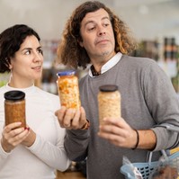 Vesekímélő élelmiszerek 60 felett: mit egyen bátran – és milyen „vesetisztító” ígéretnek ne higgyen semmiképp?