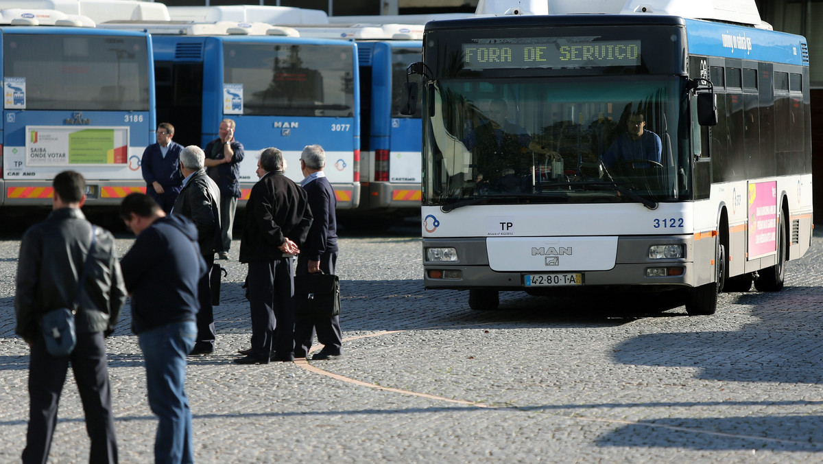 Rozpoczęte dzisiaj po północy strajki portugalskich firm transportowych doprowadziły do chaosu komunikacyjnego w aglomeracji lizbońskiej oraz w Porto. W proteście uczestniczą załogi spółek kolejowych, a także kierowcy autobusów miejskich i tramwajów.