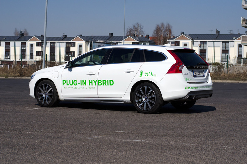 Plugin Hybrid samochód hybrydowy Volvo V60 Hybrid