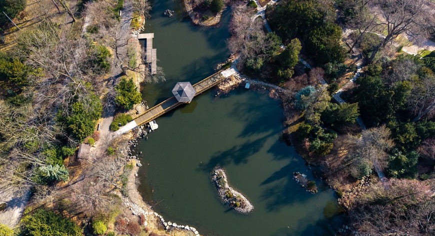 Ogród Japoński to wyjątkowe miejsce na mapie Wrocławia. Przepięknie jest tu o każdej porze roku