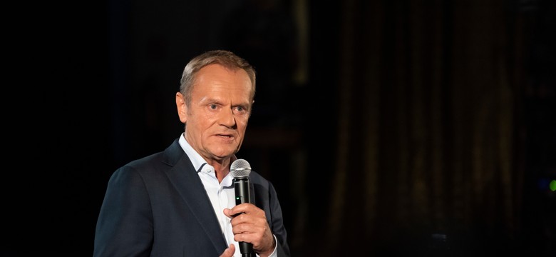 Nowy spot Tuska o imigrantach. Rzecznik PiS: Wakacyjne słońce przygrzało