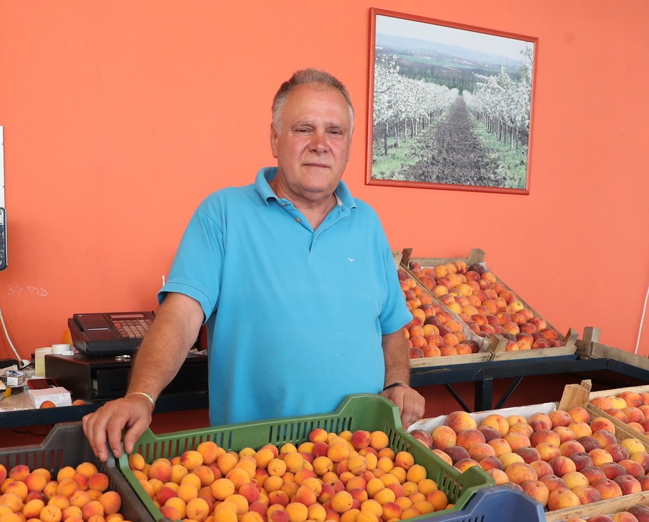 József, a Fény utcai piac árusa szerint nem lehet olcsóbban adni  / Fotó: Pozsonyi Zita