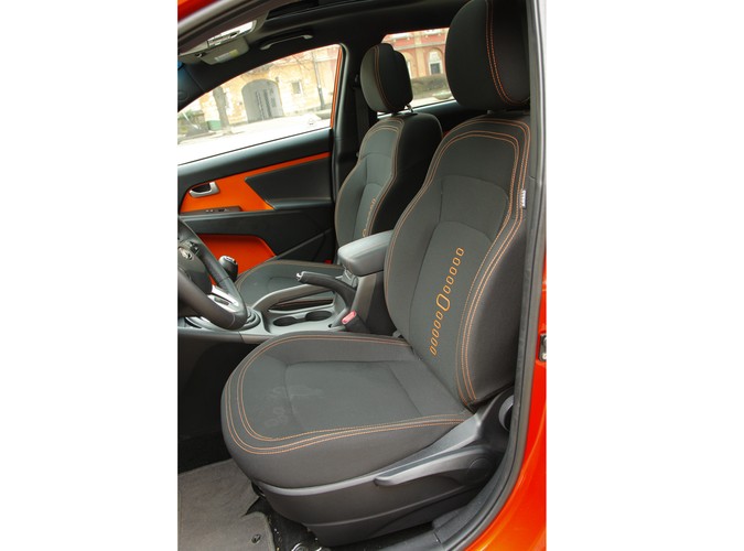 Nowa Kia Sportage to samochód, który swoimi atutami skusił już ponad 3300 Polaków. My sprawdziliśmy w teście wady i zalety tego modelu.