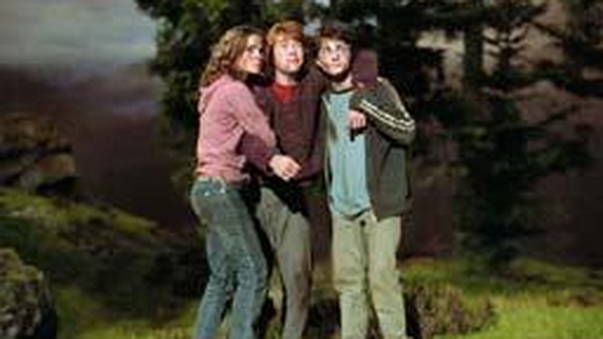 Główne gwiazdy filmów o przygodach Harry'ego Pottera: Daniel Radcliffe, Emma Watson oraz Rupert Grint zakończyły pertraktacje z wytwórnią Warner Bros.