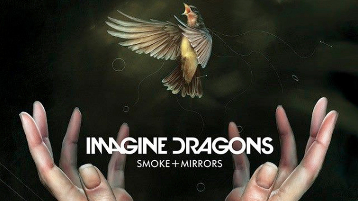 Kiedy przedstawiciele firmy Traget wydali osiem milionów dolarów, aby wykupić czterominutową przerwę w transmisji tegorocznej gali Grammy i zamiast odtworzyć po raz kolejny ten sam spot reklamowy, pozwolili, aby Imagine Dragons wykonali w całości utwór "Shots" w ramach kampanii reklamowej #MoreMusic, dobrze wiedzieli, co robią. Amerykanie z Las Vegas debiutanckim albumem rozbili bank, a na nowej płycie "Smoke + Mirrors" nie zbaczają na krok ze ścieżki wielkiego sukcesu.