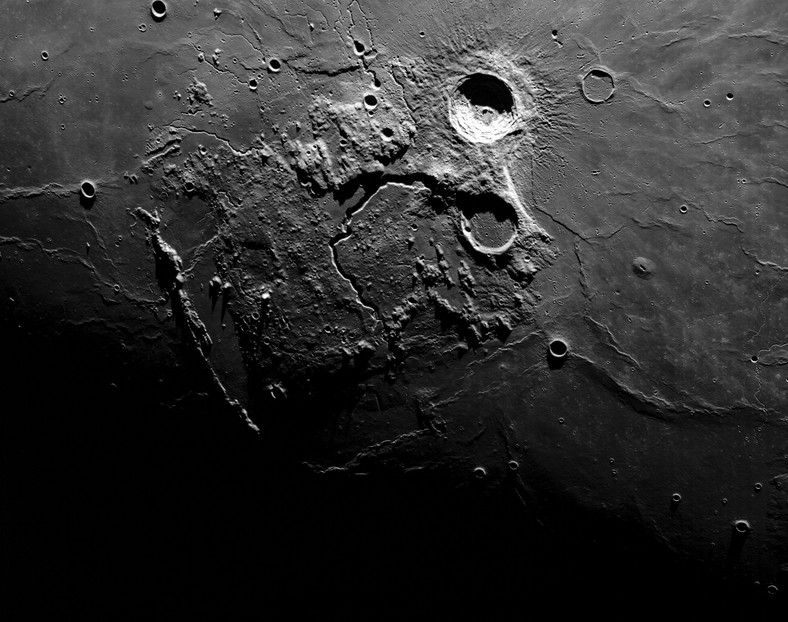 Zdjęcia Księżyca przesłane przez statek NASA Orion