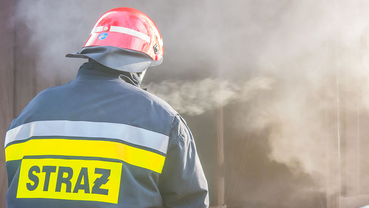 Trzy osoby zginęły w serii pożarów, jakie wybuchły w ciągu ostatniej doby w mieszkaniach w Krakowie. Strażacy apelują, aby przy dogrzewaniu pomieszczeń zachować ostrożność i podstawowe zasady bezpieczeństwa.