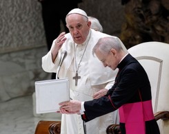 Papież: Naród Ukrainy nadal cierpi z powodu okrutnej wojny