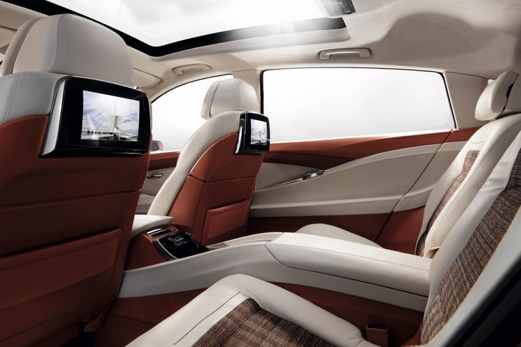 Tylne siedzenia będzie można przesuwać i rozkładać