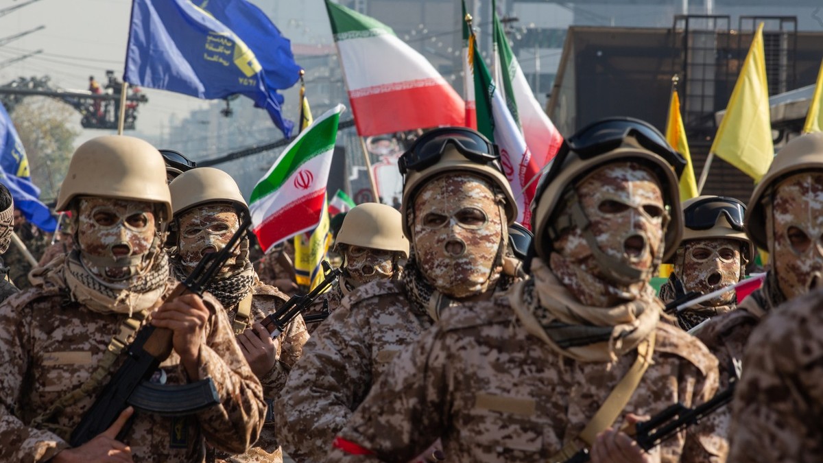 Pripadnici Basidža tokom Parade snaga u Theranu 10. januara 2024.