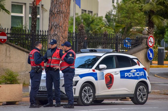 KOSTU I LELU ZET UBIO ZBOG MILION EVRA? Isplivali detalji jezivog zločina u komšiluku: Bivšu ženu satima držao kao taoca, pa presudio i sebi