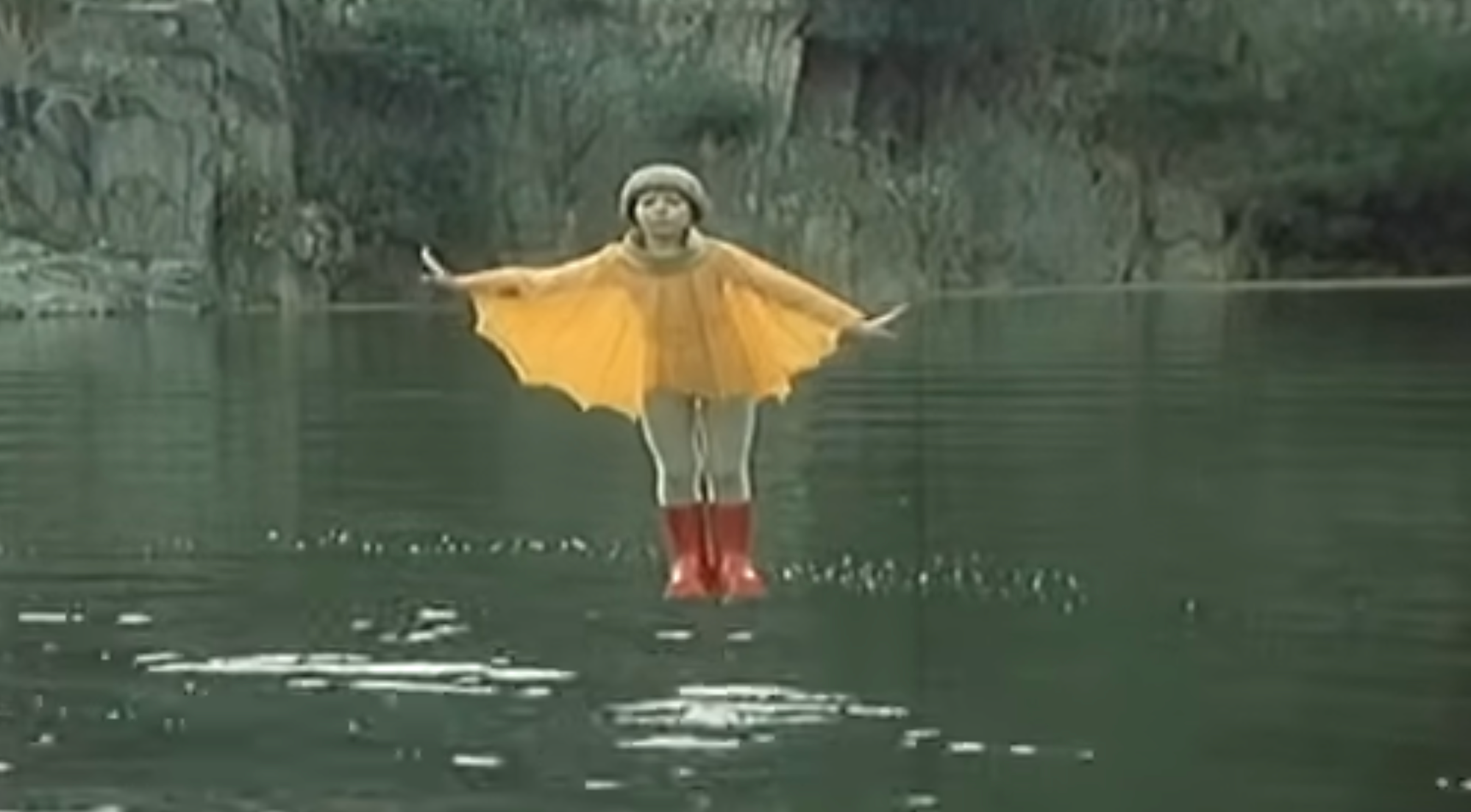Zuzana Pravňanská ako Majka z Gurunu v seriáli Spadla z oblakov. 