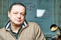 'Co dziesiąty Polak kupuje codziennie małpkę. Wliczam w to zakonnice i sparaliżowanych' [ROZMOWA MAZURKA]