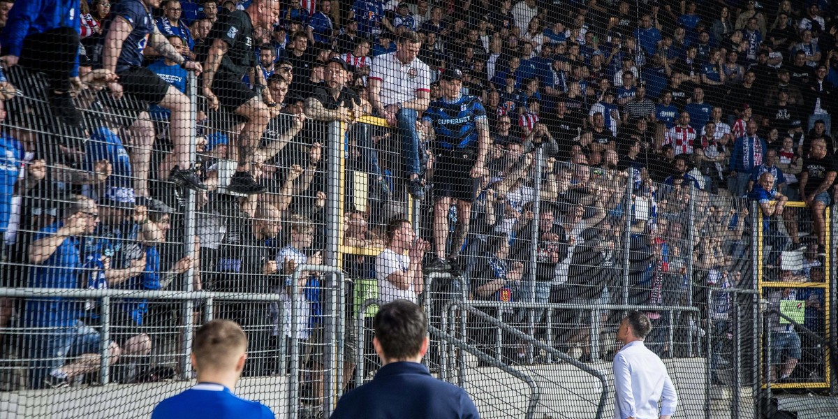 Mariusz Rumak po zakończeniu spotkania pojawił się pod trybuną fanów Lecha. 