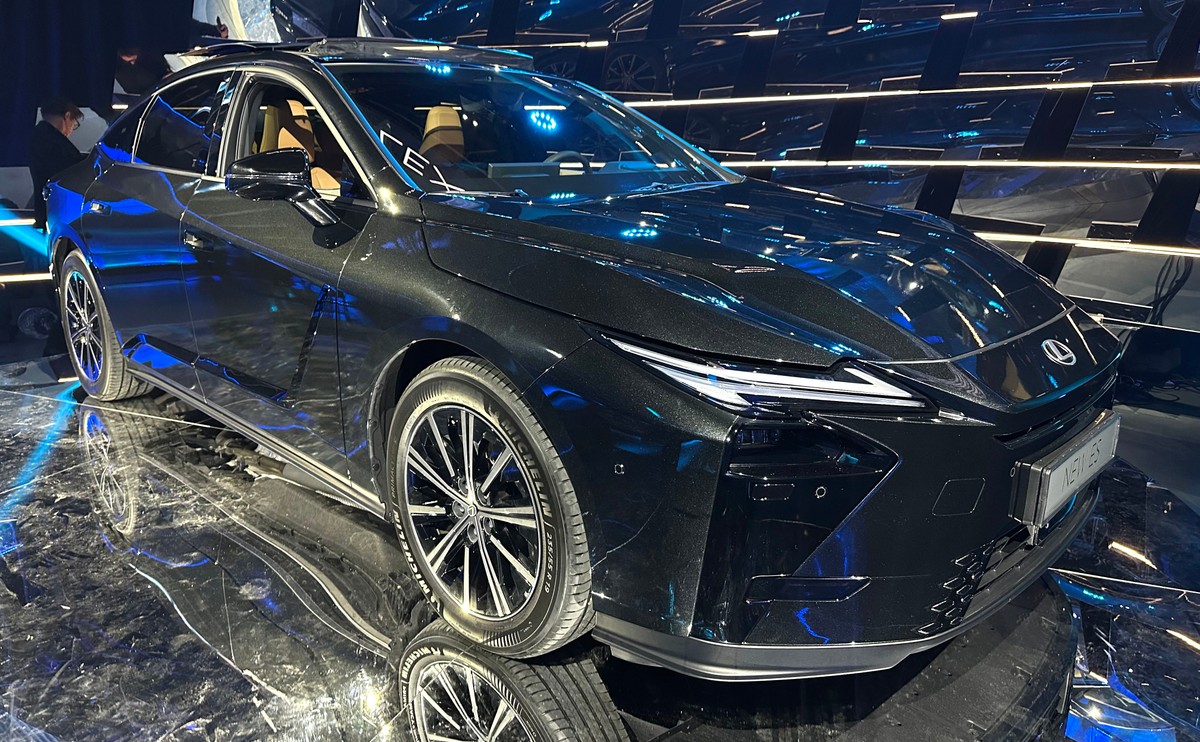 Nowy Lexus ES już dostępny w Polsce. Ile kosztuje?