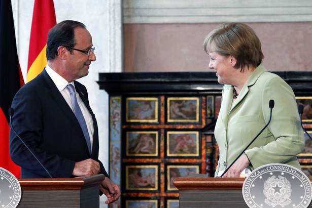 Hollande i Merkel - rzecznicy przeciwstawnych obozów