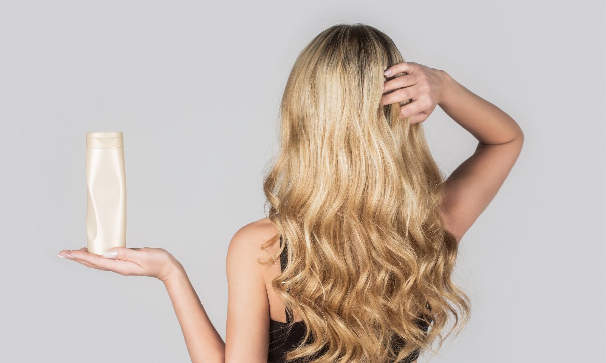 Top 3 odżywki do zniszczonych i suchych jak siano włosów. "Wyglądam jak po fryzjerze"