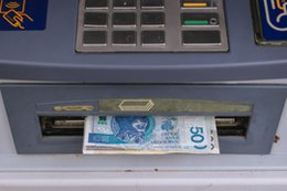 Euronet obniżył limit wypłat z bankomatów