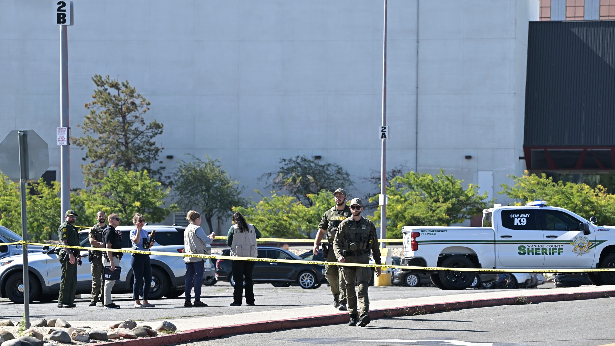 Polícia reaguje na streľbu pred hotelom Grand Sierra Resort v Rene, Nevada.