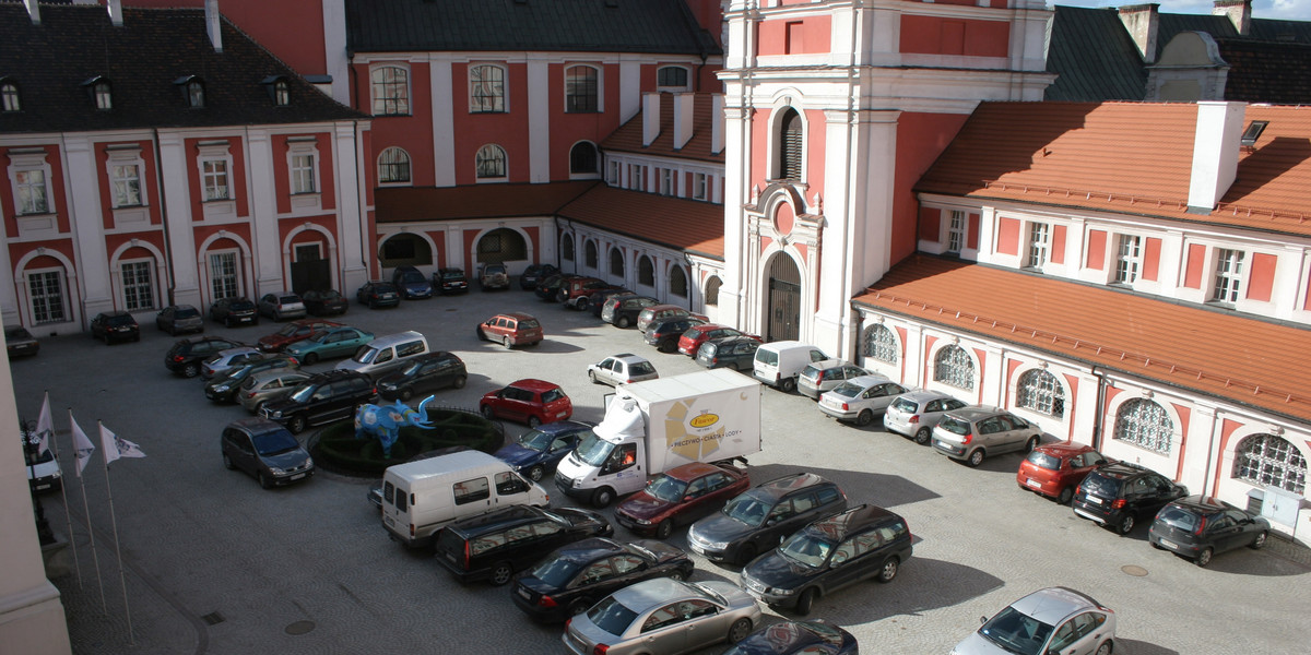 parking na Placu Kolegiackim w Poznaniu