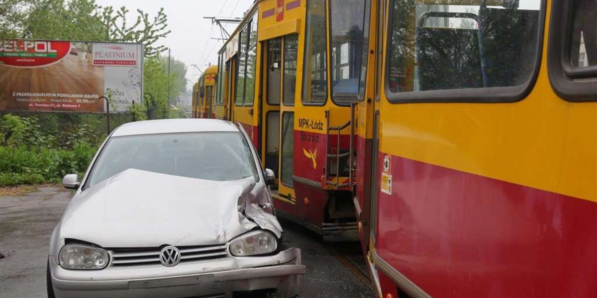 Samochód zderzył się z tramwajem