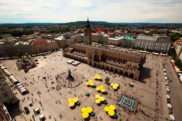 "Kamienice sprzedawały dzieci albo 130-latkowie". Kraków też ma problem z reprywatyzacją