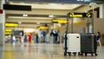 Koniec foliowania walizek na lotniskach w UE. Nowe przepisy od 2030 r.