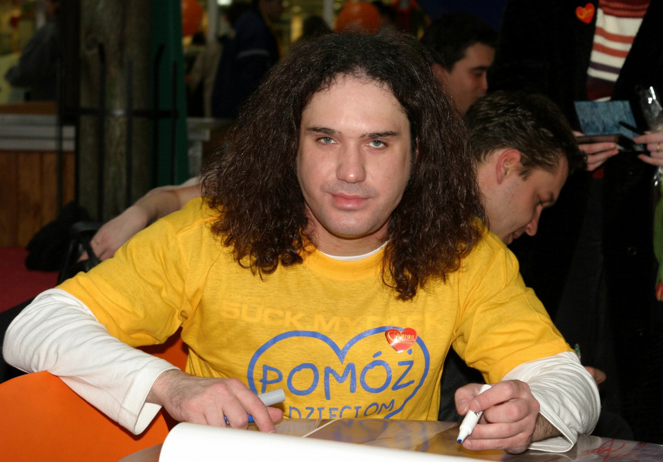 Szymon Wydra w 2004 r. podczas akcji "Pozwól dzieciom godnie żyć"