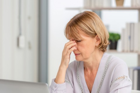 Lebegő foltok, homályos látás: ekkor utalnak a tünetek retinaleválásra
