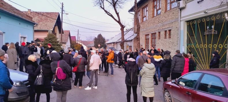 Protest roditelja ispred OŠ "Sečenji Ištvan", Subotica