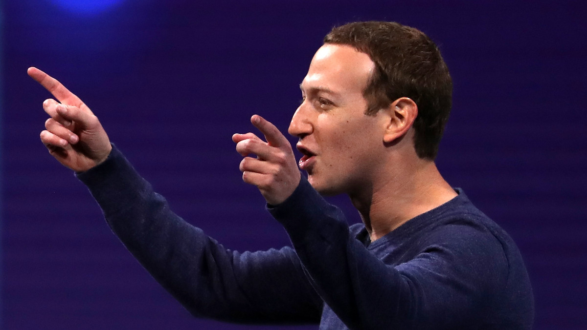 Szef Facebooka będzie w Brukseli odpowiadał na pytania o ochronę danych jego europejskich klientów, ale nie oczekujmy powtórki z przesłuchania przed Kongresem USA. Mark Zuckerberg spotka się jedynie z kilkoma unijnymi urzędnikami i to za zamkniętymi drzwiami, a poza tym odwiedzi prezydenta Francji, piszą Joanna Plucinska i Laurens Cerulus z POLITICO.