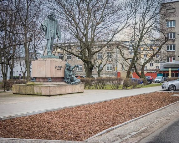 Nadmiar betonu znika z Warszawy. Kolejne ulice rozpłytowane!