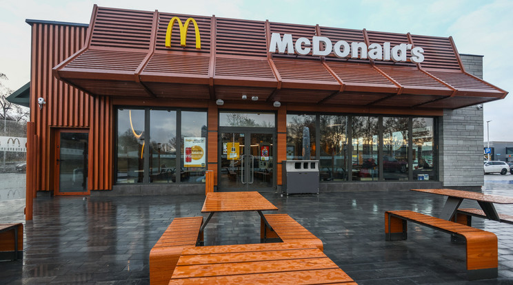 Az Egyesült Államok Munkaügyi Minisztériuma két tíz év körüli gyereket talált egy McDonald's gyorséttermében dolgozni hajnali kettő óra körül/ Fotó: Northfoto