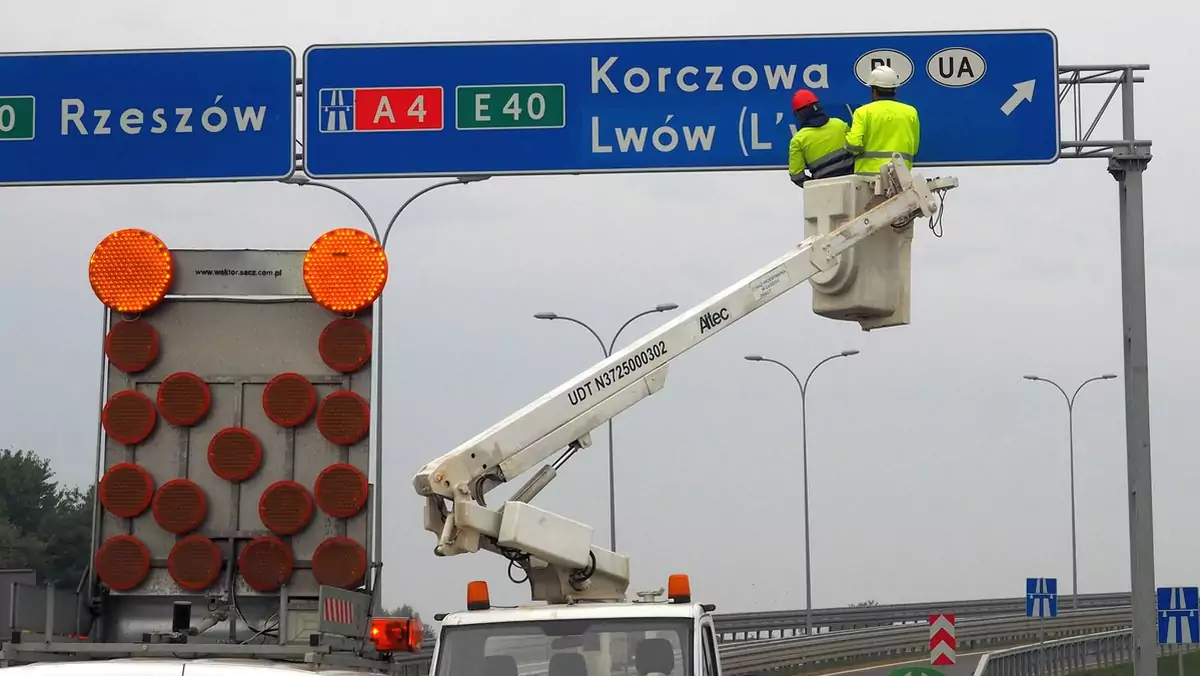 Tablica z polskimi nazwami zagranicznych miejscowości