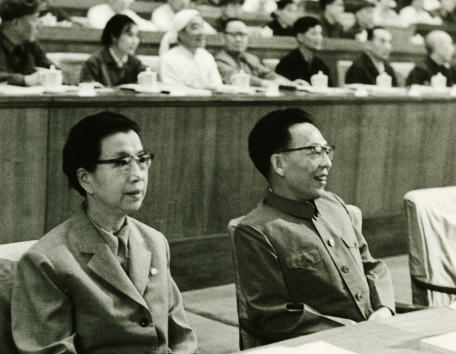 Jiang Qing (po lewej) podczas posiedzenia Komunistycznej Partii Chin w 1972 r.