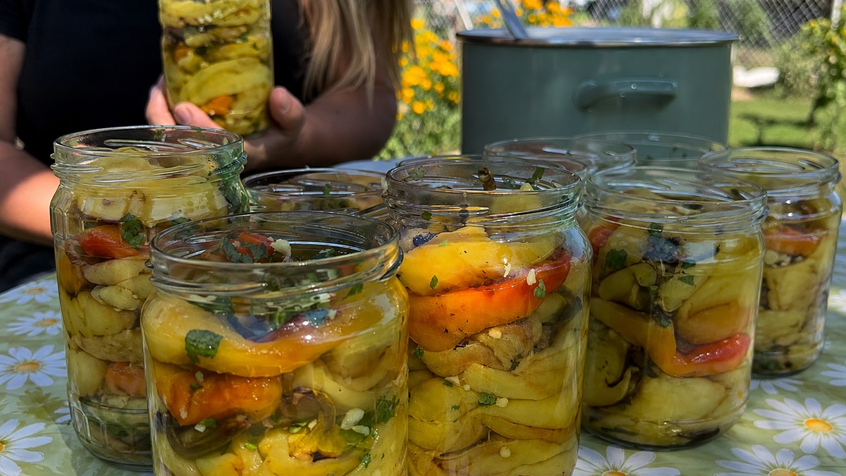 Peckane ljute papričice: Recept za pikantnu zimnicu koju ćete obožavati