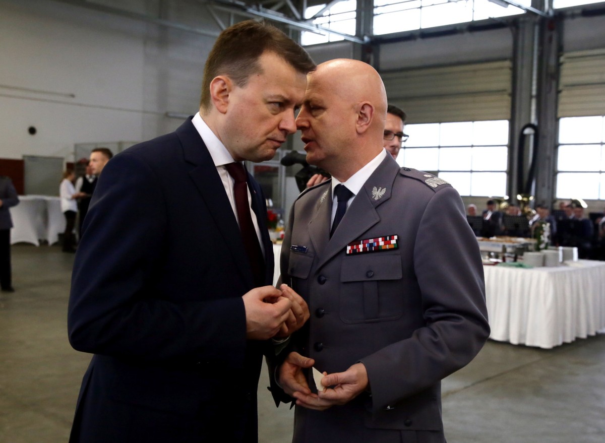 Minister spraw wewnętrznych i administracji Mariusz Błaszczak oraz komendant główny policji Jarosław Szymczyk, PAP/Tomasz Gzell