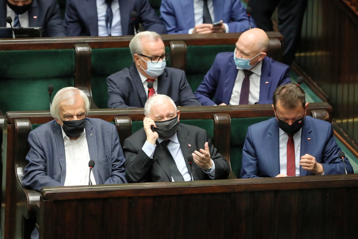 Grupa przeciwników szczepień w PiS liczy nawet 30–40 posłów