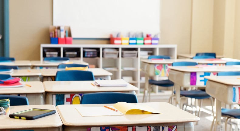 Empty classroom (file)