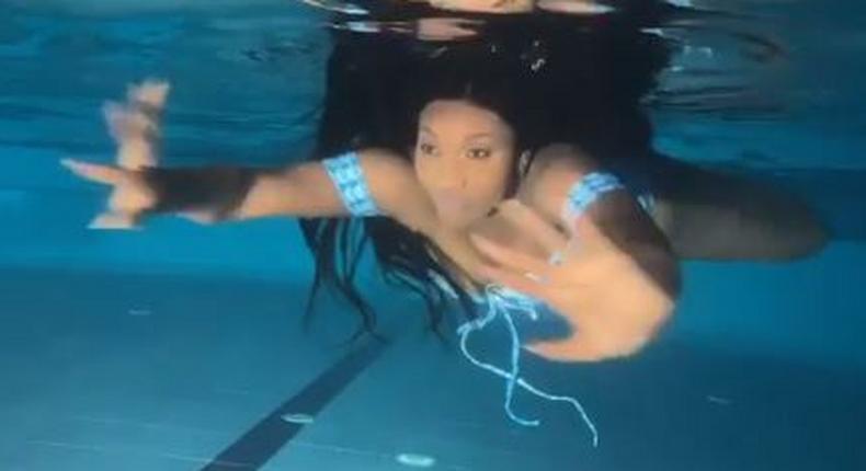 Wendy Shay shows swimming skills