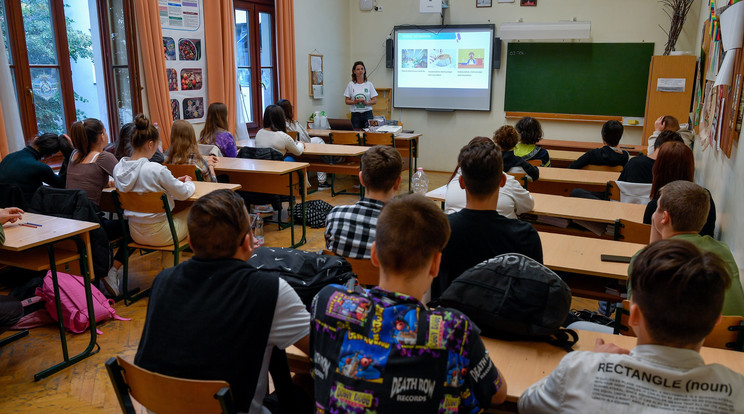 A szülők nagyrésze azt szeretné, ha az iskolák ismét átállnának a digitális oktatásra / Fotó: MTI Czeglédi Zsolt