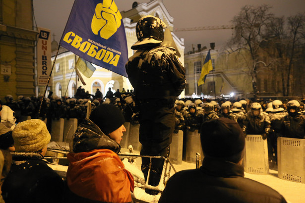 Ukraińska milicja przed jedną z barykad
