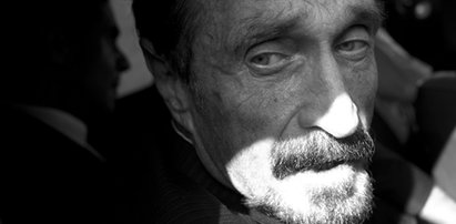 John McAfee nie żyje. Kontrowersyjny biznesmen trafił za kratki za oszustwa podatkowe