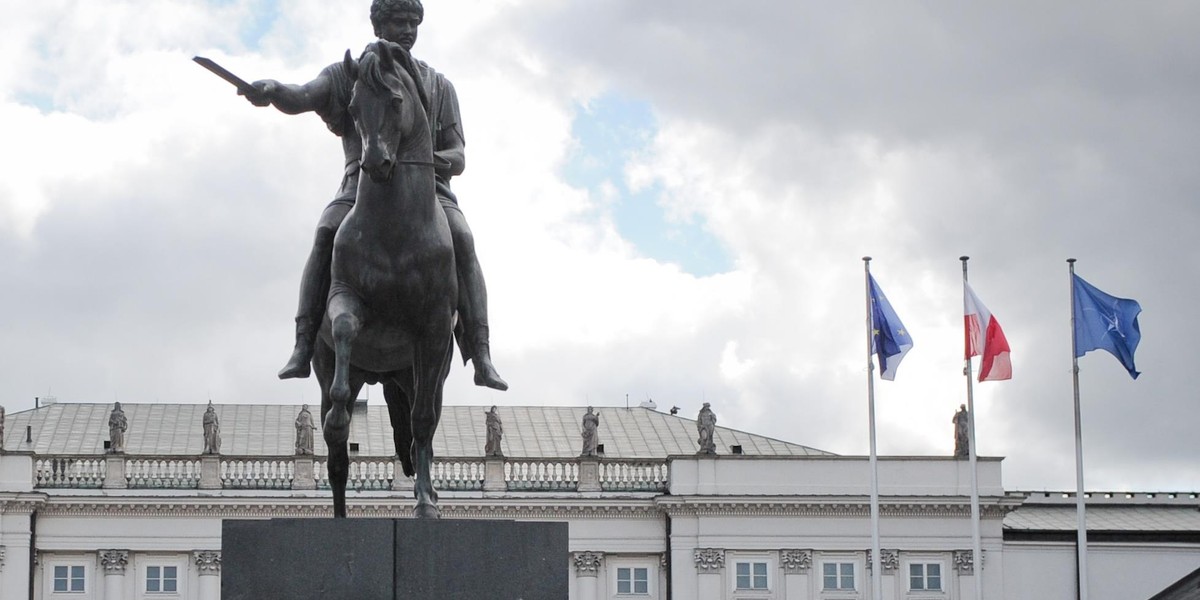 Polską rządzi trzech polityków