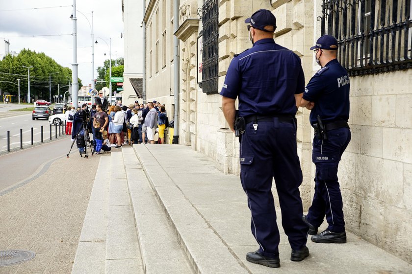 Poszkodowani przez SM Ujeścisko spółdzielcy protestowali przed sądem w Gdańsku