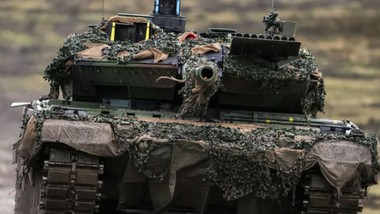 ludzie zrzucą się na czołgi. rząd wpadł na pomysł dozbrojenia armii