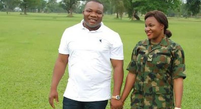 Soldier tests boyfriend's endurance in pre-wedding shoot