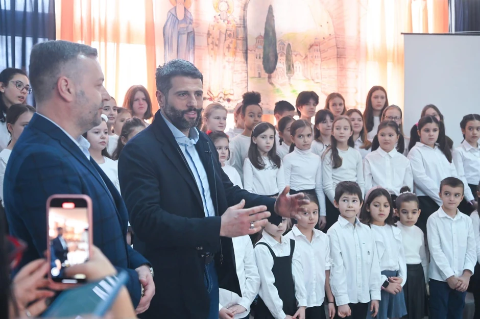 Aleksandar šapić obišao OŠ "Oslobodioci Beograda"